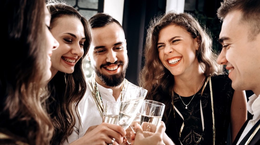 7 Easy Networking Tips to Survive those “Festive-Themed”​ Business Events